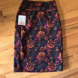 NWT MULTI COLOR LULAROE CASSIE